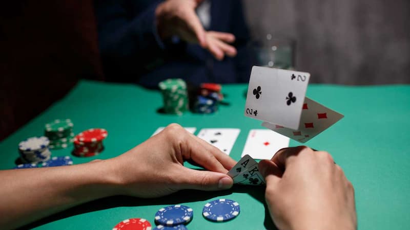 Fold đúng cách sẽ giúp bạn có được chiến lược chơi poker hiệu quả lâu dài